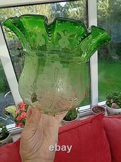 A Good Quality Victorian Very Fine Glass Green Etch Oil Lamp Shade