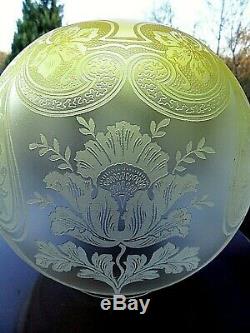 A Quality Victorian Raised Etched Primrose Yellow Twin Duplex Oil Lamp Shade