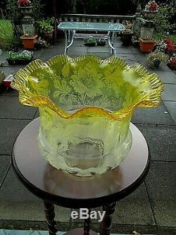 A Superb Victorian Etched Primrose Yellow Duplex Oil Lamp Shade
