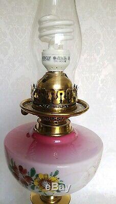 ANTIQUE VICTORIAN OIL Parlor Lamp GWTW Hand Painted ROSES SHADE ELECTRIFIED