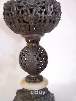 Antique Ornate Matthews & Willard Banquet Oil Kerosene Table Lamp & Shade