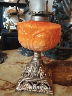 Antique Victorian Art Nouveau Kerosine Lamp fully working