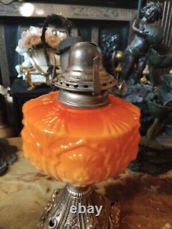 Antique Victorian Art Nouveau Kerosine Lamp fully working