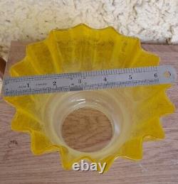 Exquisite Victorian Acid Etched Yellow Glass Oil Lamp Shade 2&3/4 Fitter