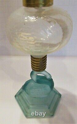 Fenton / Heartlights Sea Glass Green / French Opal Swan Oil Lamp