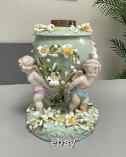 Green Sitzendorf porcelain oil lamp, 19th century. Cherubs putti