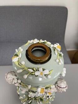 Green Sitzendorf porcelain oil lamp, 19th century. Cherubs putti