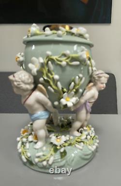 Green Sitzendorf porcelain oil lamp, 19th century. Cherubs putti