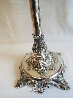 Quality Walker & Hall silver plated oil lamp with Hinks duplex burner