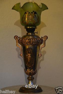 Stunning genuine 19th century Victorian oil lamp with beautiful tulip
