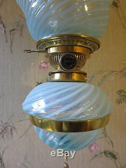 Superb Hinks Victorian Oil Lamp Complete With Original Glass Oil Lamp Shade