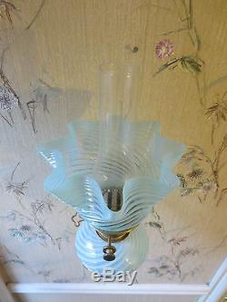 Superb Hinks Victorian Oil Lamp Complete With Original Glass Oil Lamp Shade