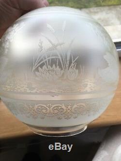Superb Victorian Swan Etched Oil Lamp Shade