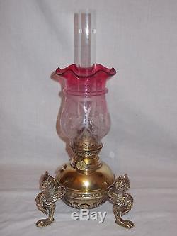 UNUSUAL ANTIQUE VICTORIAN WORKING BRASS OIL LAMP ETCHED CRANBERRY GLASS SHADE