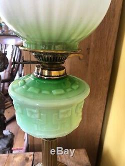 Victorian oil lamp in excellent condition, green font and shade