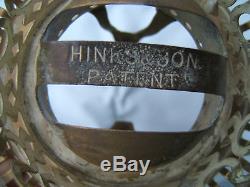 Vintage Hinks Maple Messengers key raising oil lamp font sits in brass base OL30